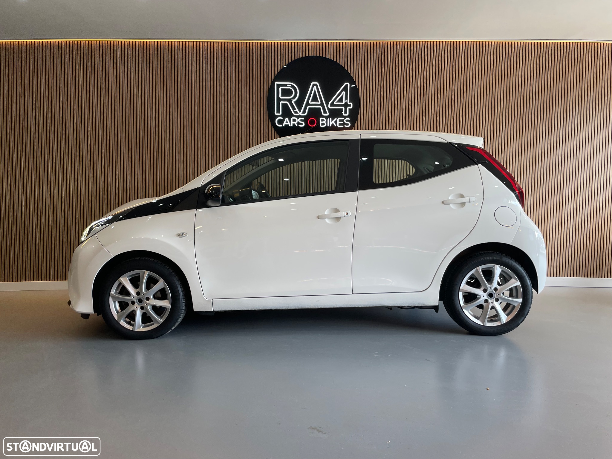 Toyota Aygo 1.0 X-Play Plus MM - 13