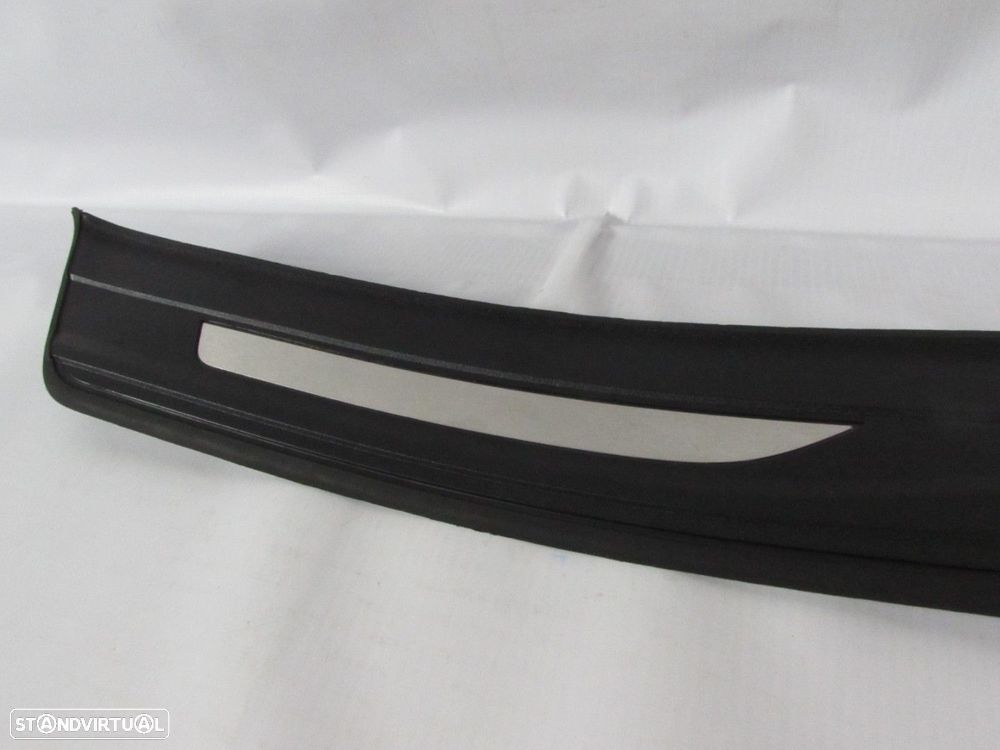 Rodapé da Porta Esquerdo/Trás Seminovo/ Original BMW 5 (F10)/BMW 5 Touring (F11)... - 2