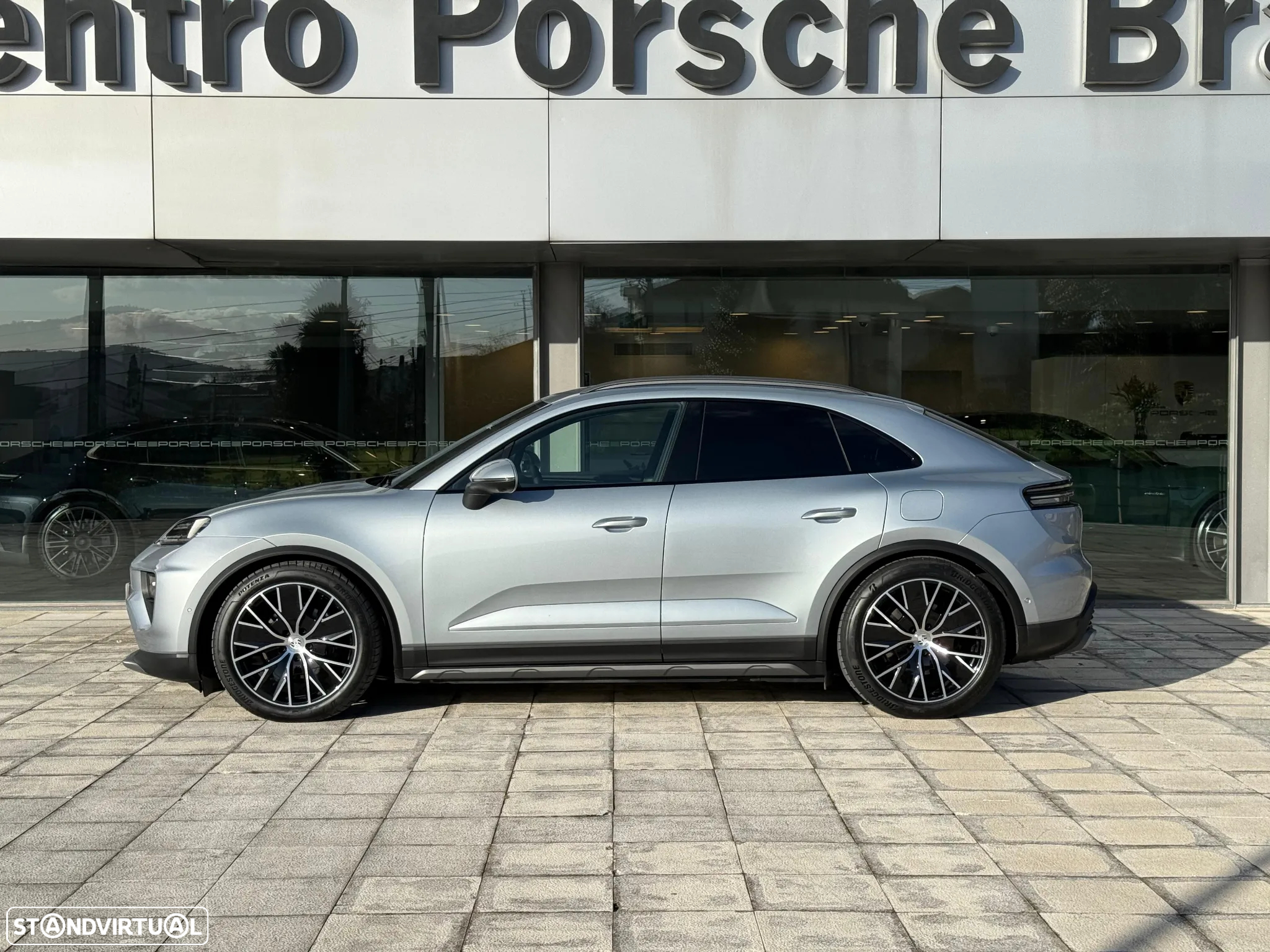 Porsche Macan Electric 4 - 2