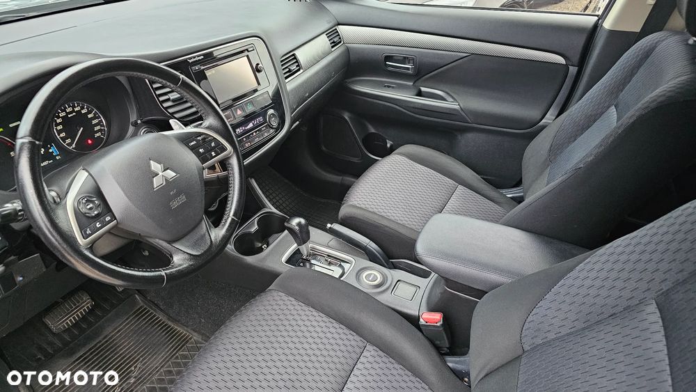 Mitsubishi Outlander 2.2 DID Intense + - 14