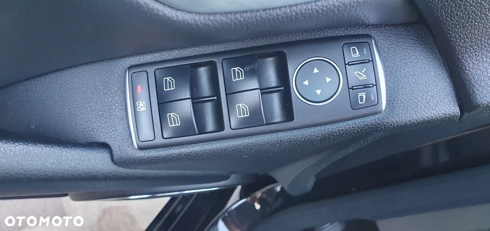 Mercedes-Benz Klasa C 180 CGI Automatik BlueEFFICIENCY Avantgarde - 16