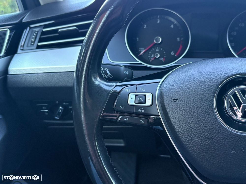 VW Passat 2.0 TDI Confortline DSG - 36