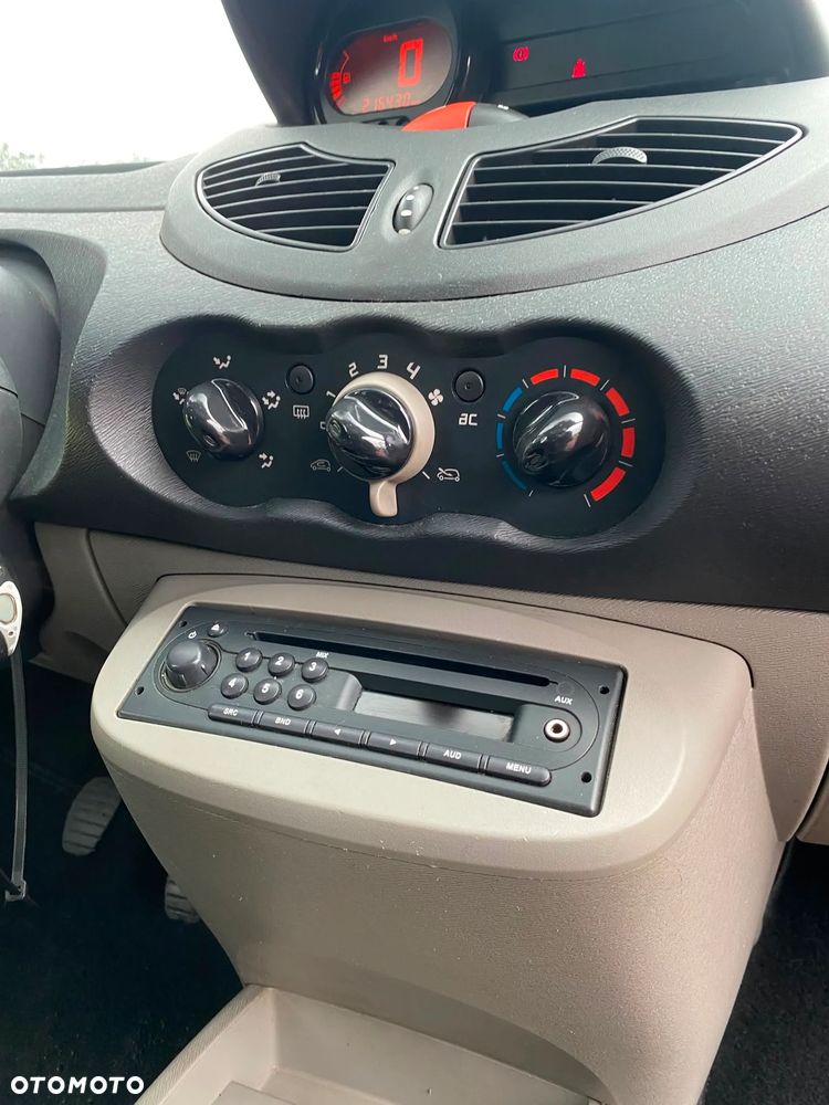 Renault Twingo 1.2 16V Night & Day - 11