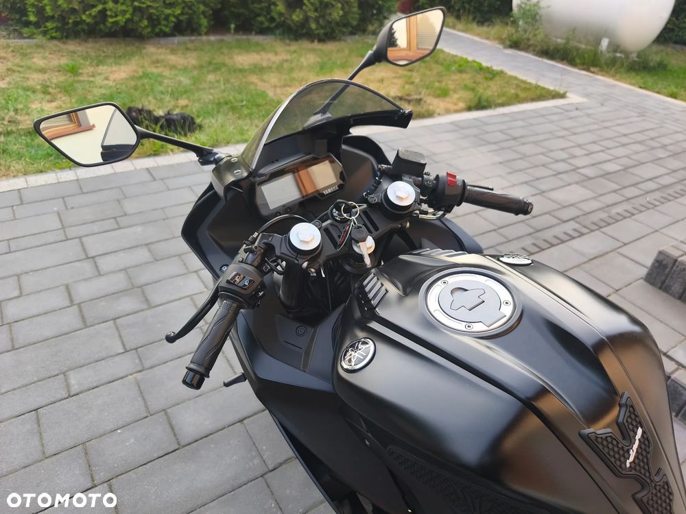 Yamaha YZF - 19