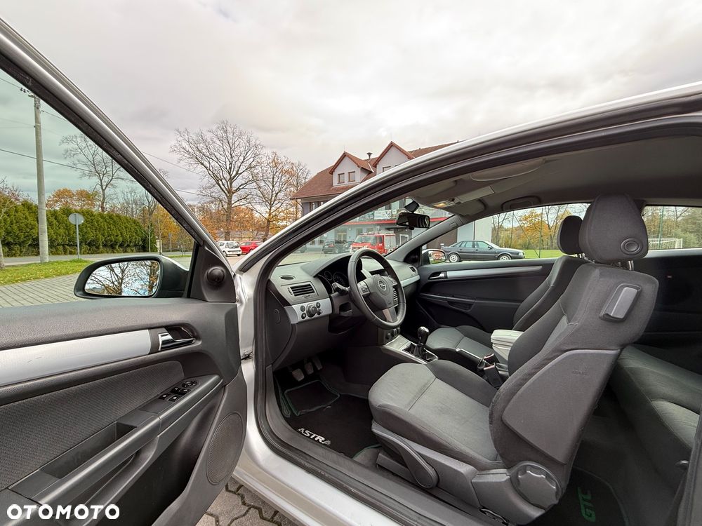 Opel Astra III GTC 1.8 Cosmo - 14