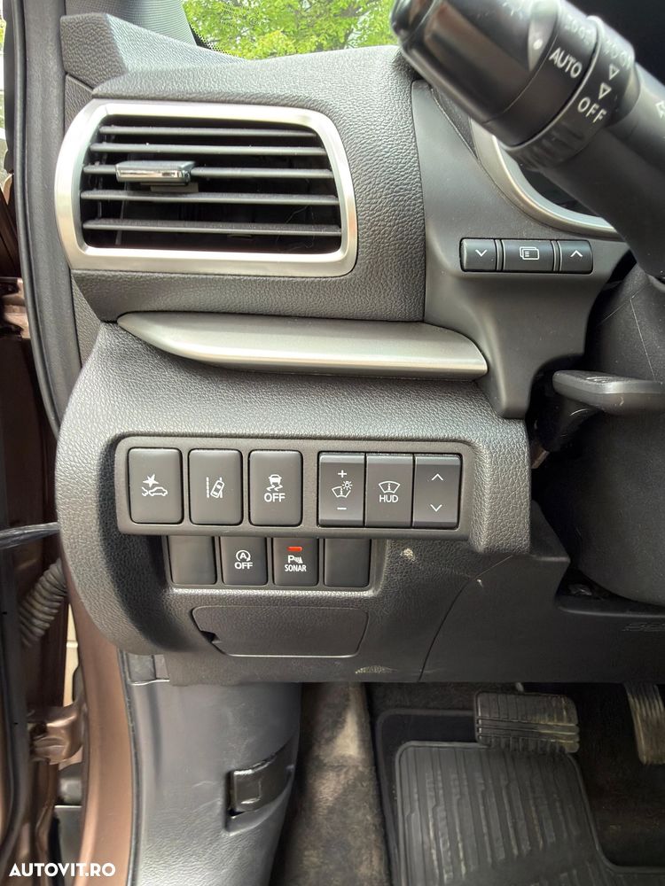 Mitsubishi Eclipse-Cross - 16