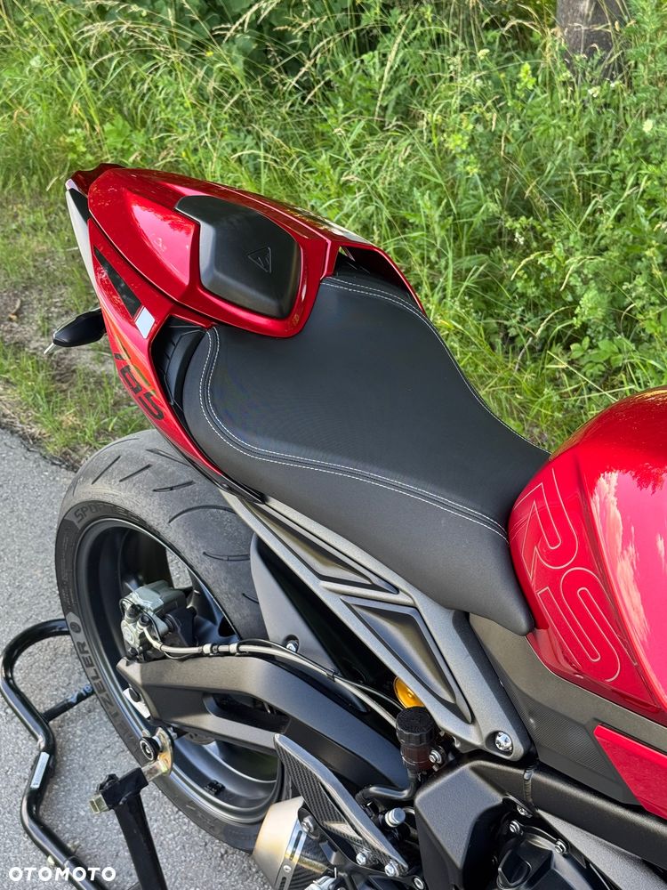 Triumph Street Triple - 11