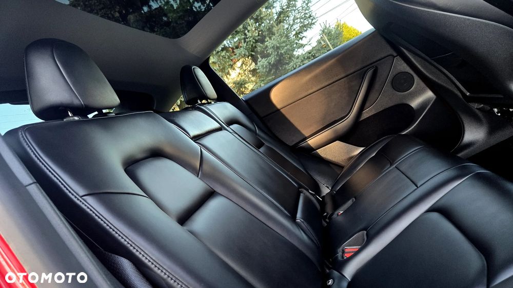 Tesla Model Y Long Range Dual Motor AWD - 12