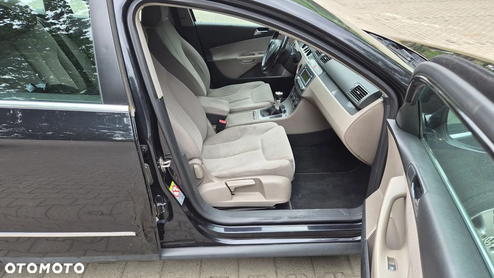 Volkswagen Passat 2.0 FSI Comfortline - 6