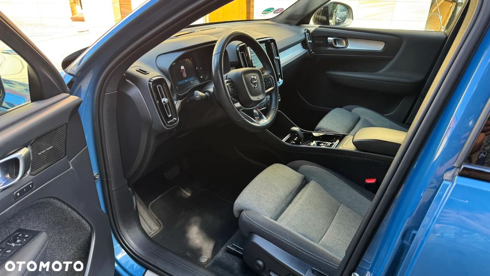 Volvo XC 40 B3 B DKG Plus Black Edition - 17