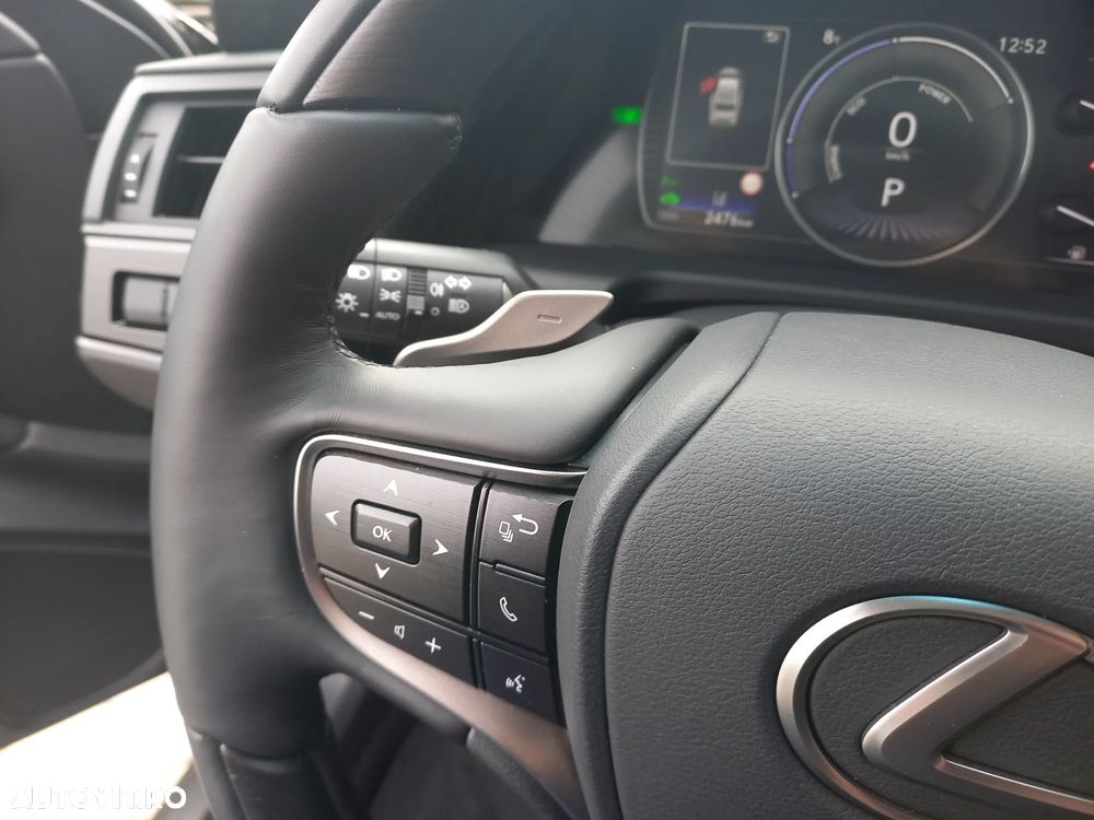 Lexus Seria ES 300h 2.5 TNGA HV 25H- 4X2 CVT Luxury - 34