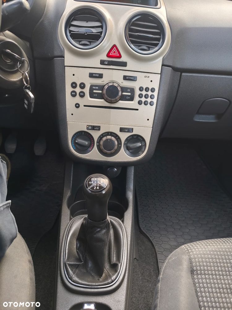 Opel Corsa 1.2 16V Essentia - 11