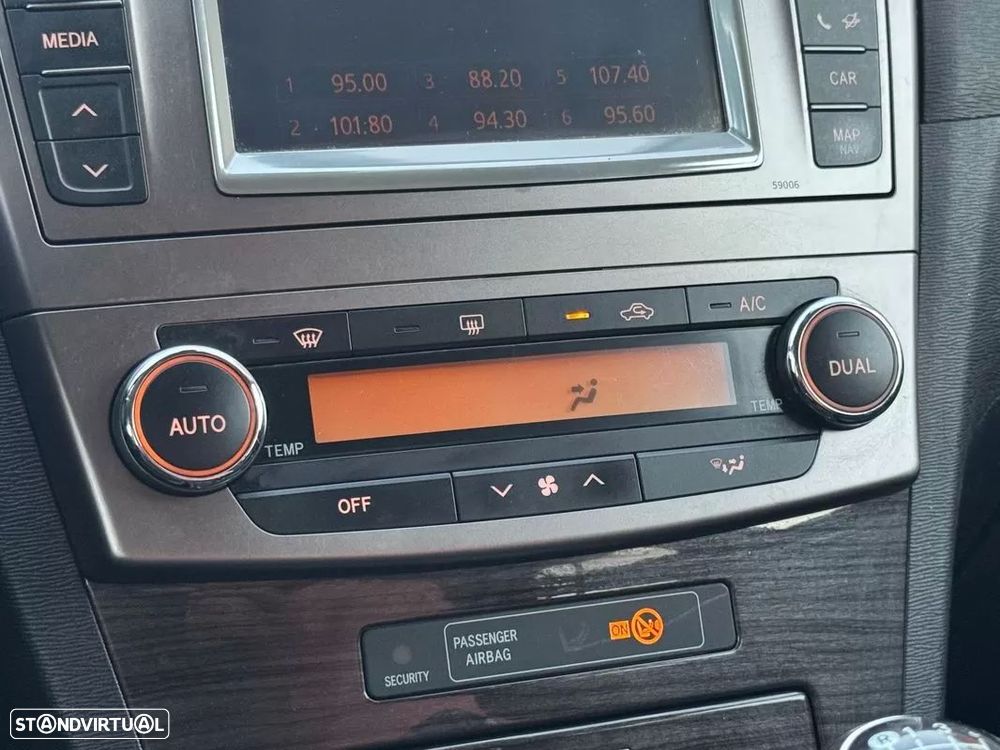 Toyota Avensis SW 2.0 D-4D Exclusive +Navi - 23