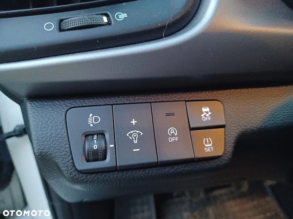Kia Rio 1.2 L - 10