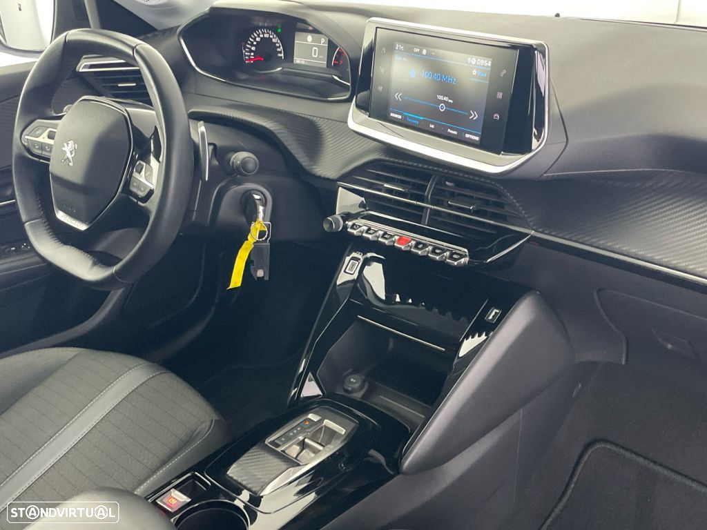 Peugeot 208 - 24