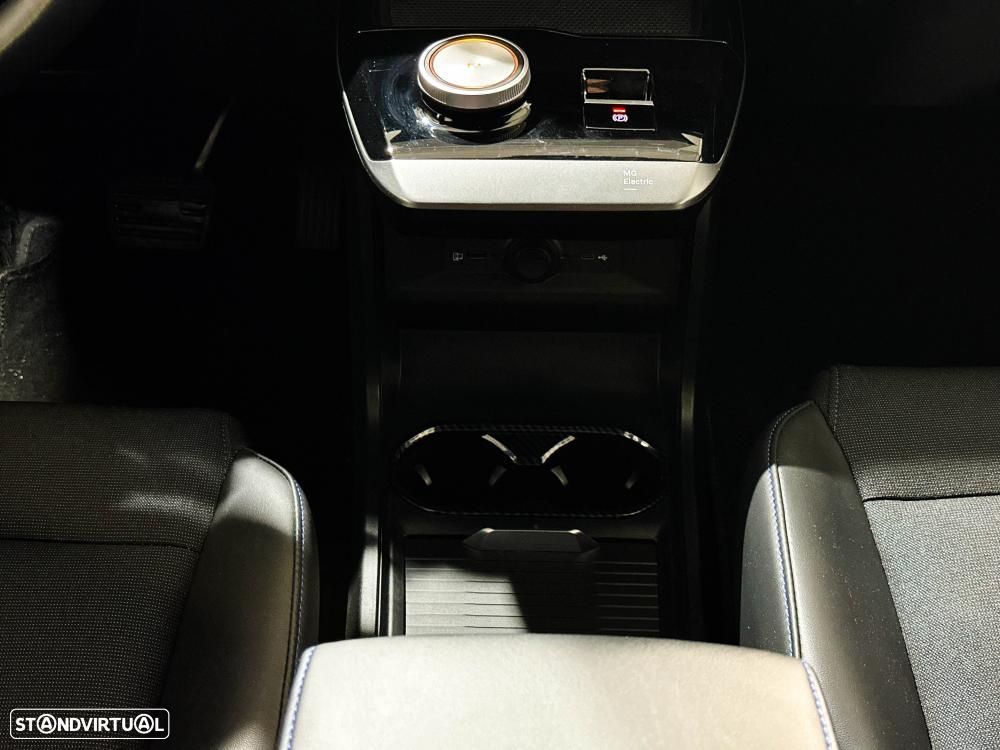 MG MG4 64 kWh Luxury - 23
