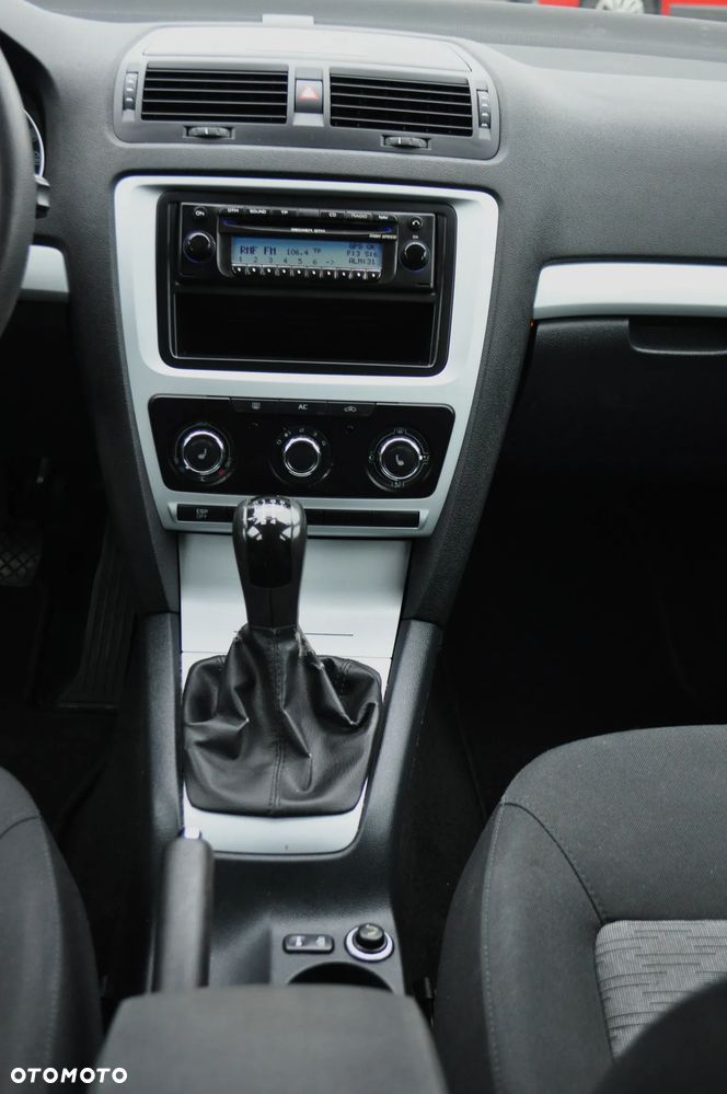 Skoda Octavia 1.6 Combi Selection - 17