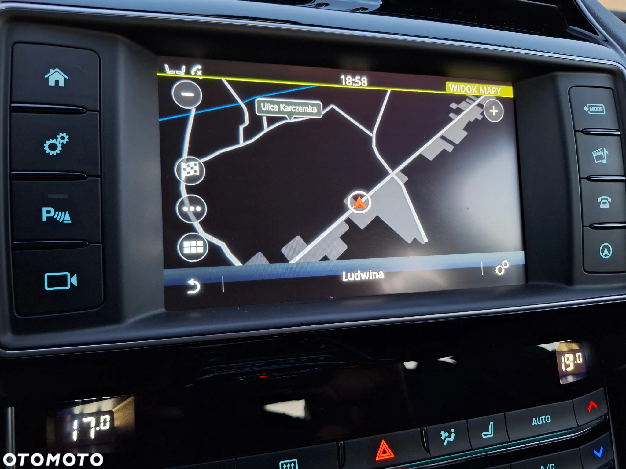 Jaguar XE 2.0 D R-Sport - 31