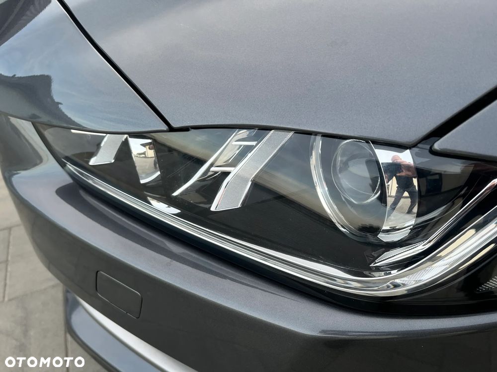 Jaguar XE 2.0 D AWD R-Sport - 21