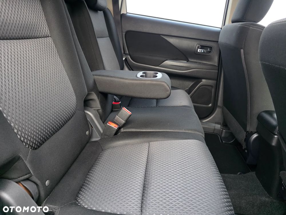 Mitsubishi Outlander 2.0 2WD Diamant Edition - 28