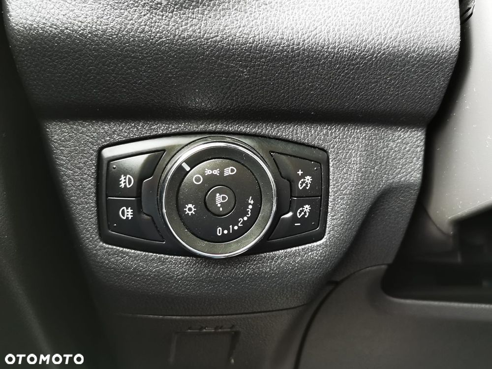 Ford Transit Courier - 14