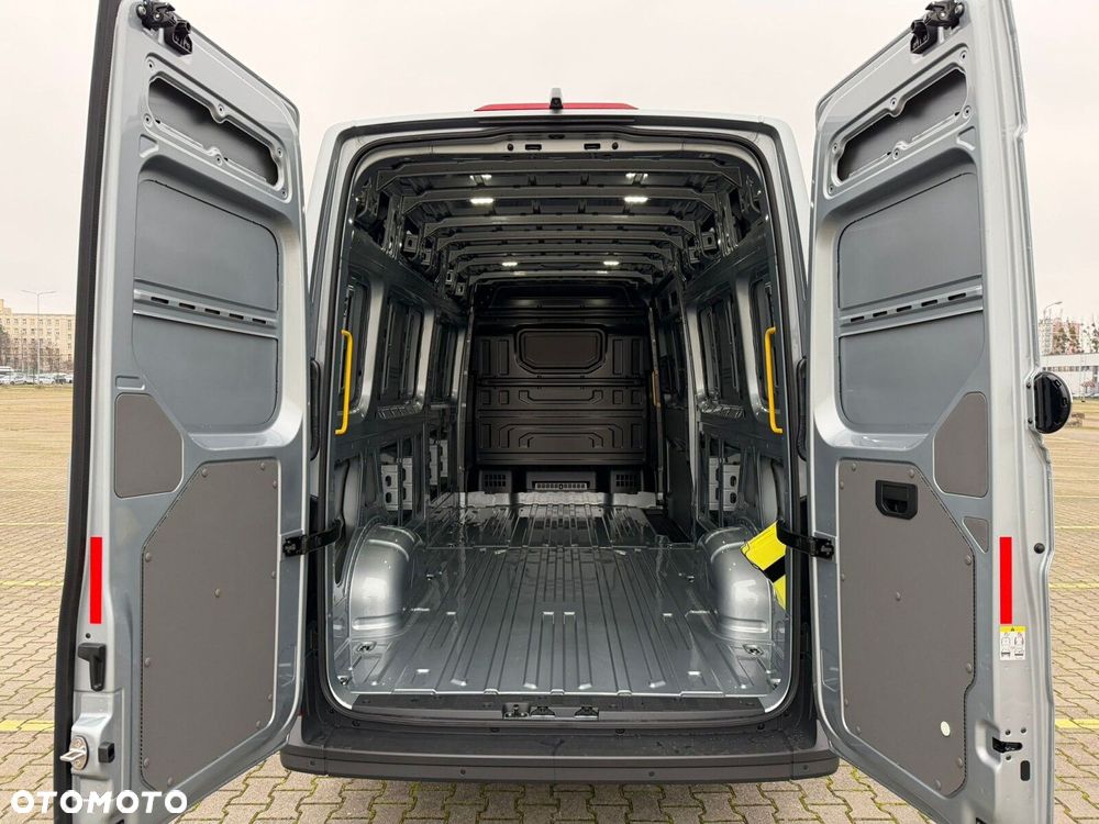 Volkswagen Crafter 35 2.0 TDI L4H3 4490 177KM AUTOMAT - 8