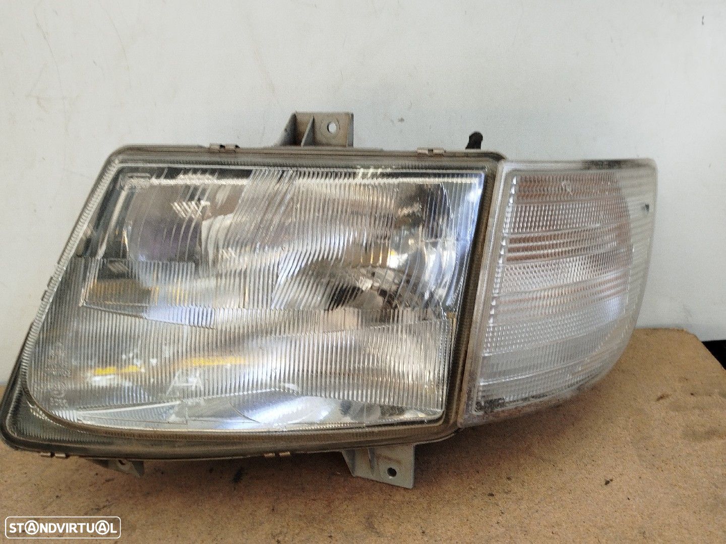 Farol/ Otica Dianteiro Esq Mercedes-Benz V-Class (638/2) - 1