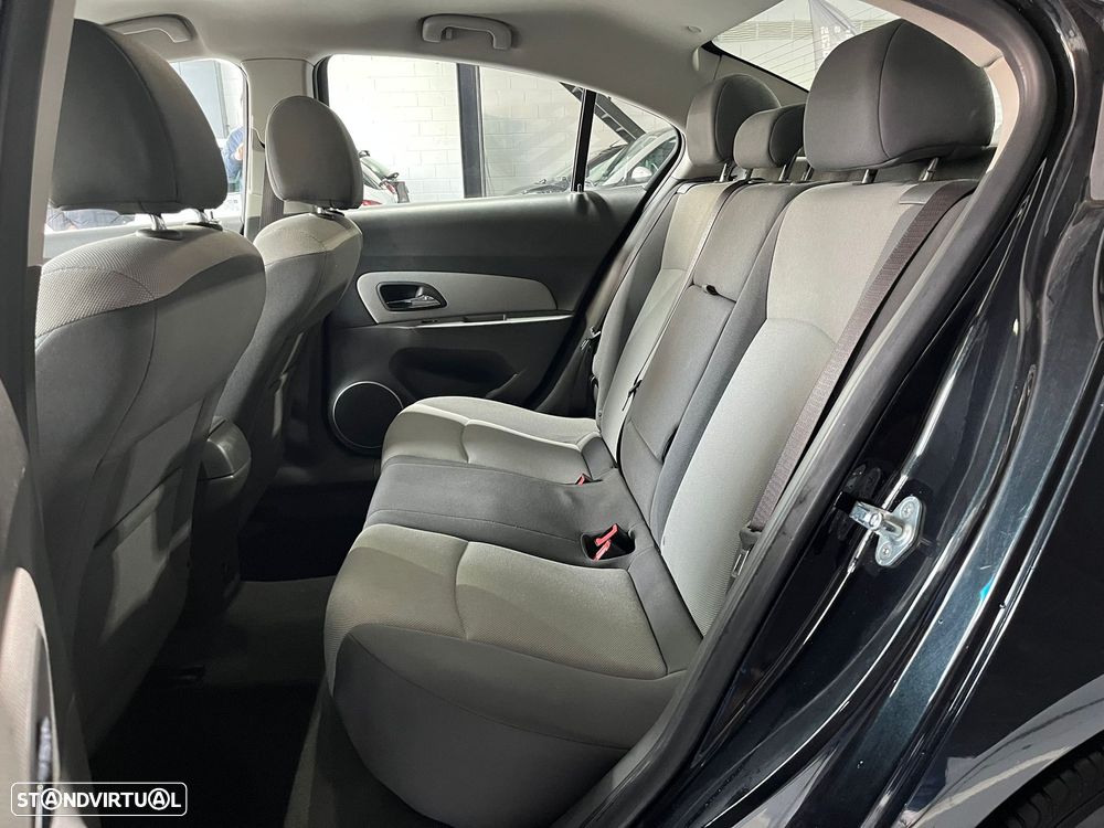 Chevrolet Cruze SW - 12