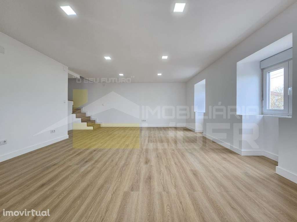Moradia T4 com espaço exterior em Poços- Freiria - Grande imagem: 3/48