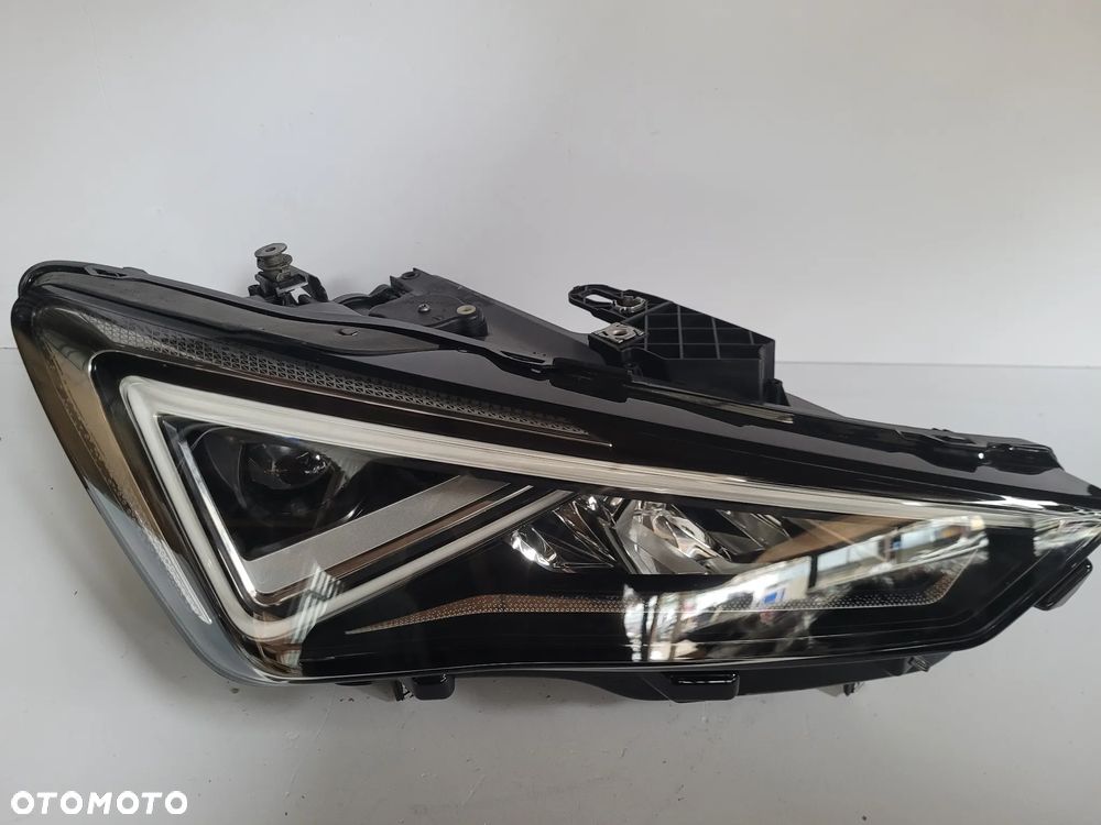Seat Leon Cupra Formentor 5FG lampa przód prawa full led - 2