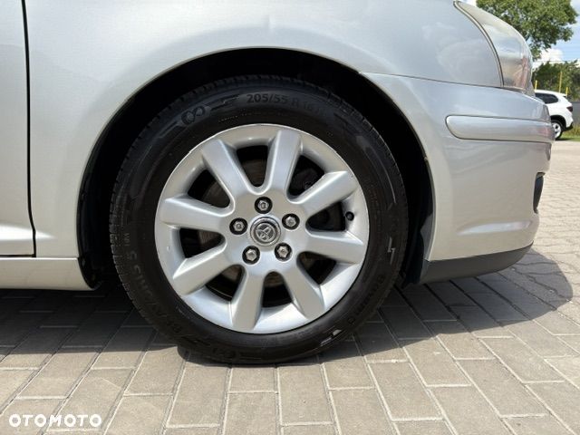Toyota Avensis 2.2 D-4D Sol Platinium - 3