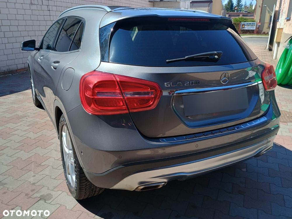 Mercedes-Benz GLA 200 7G-DCT - 5