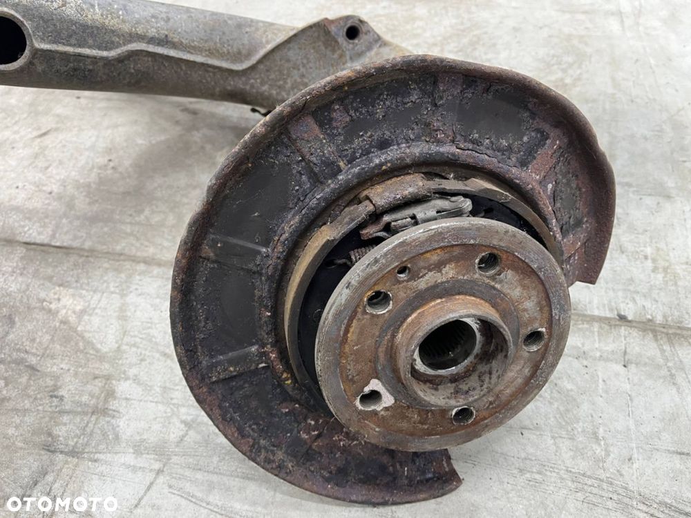 Zwrotnica Mercedes Vito Viano W639 piasta wahacz prawy tył L04281 1r17433 - 15