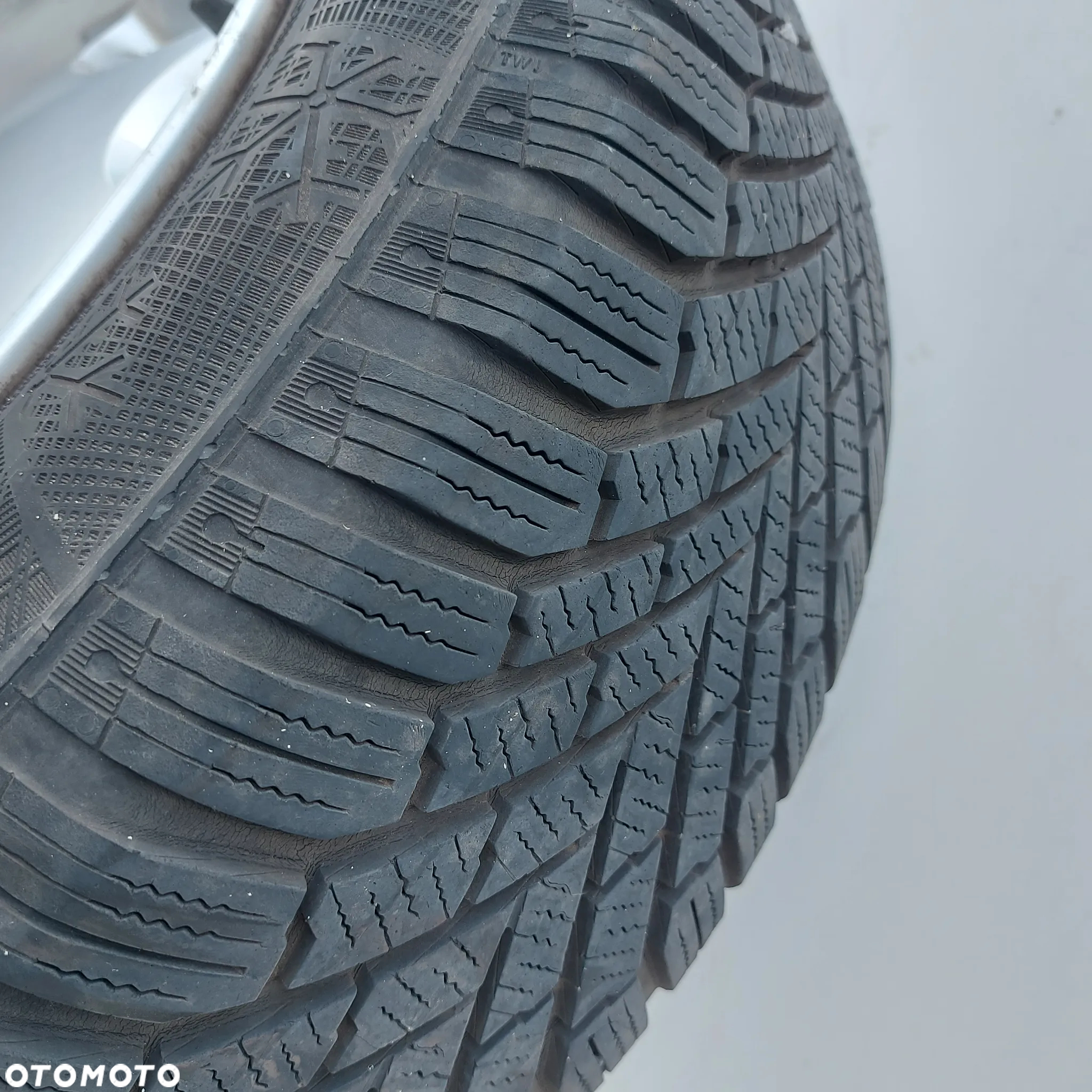 KOLA FELGI 15 KOMPLET CALOROCZNE MERCEDES E W210 ORYGINAL DEMONTAZ 2104010002 7JX15 ET 37 - 8