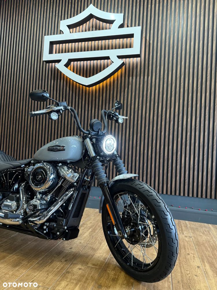 Harley-Davidson Softail Street Bob - 13