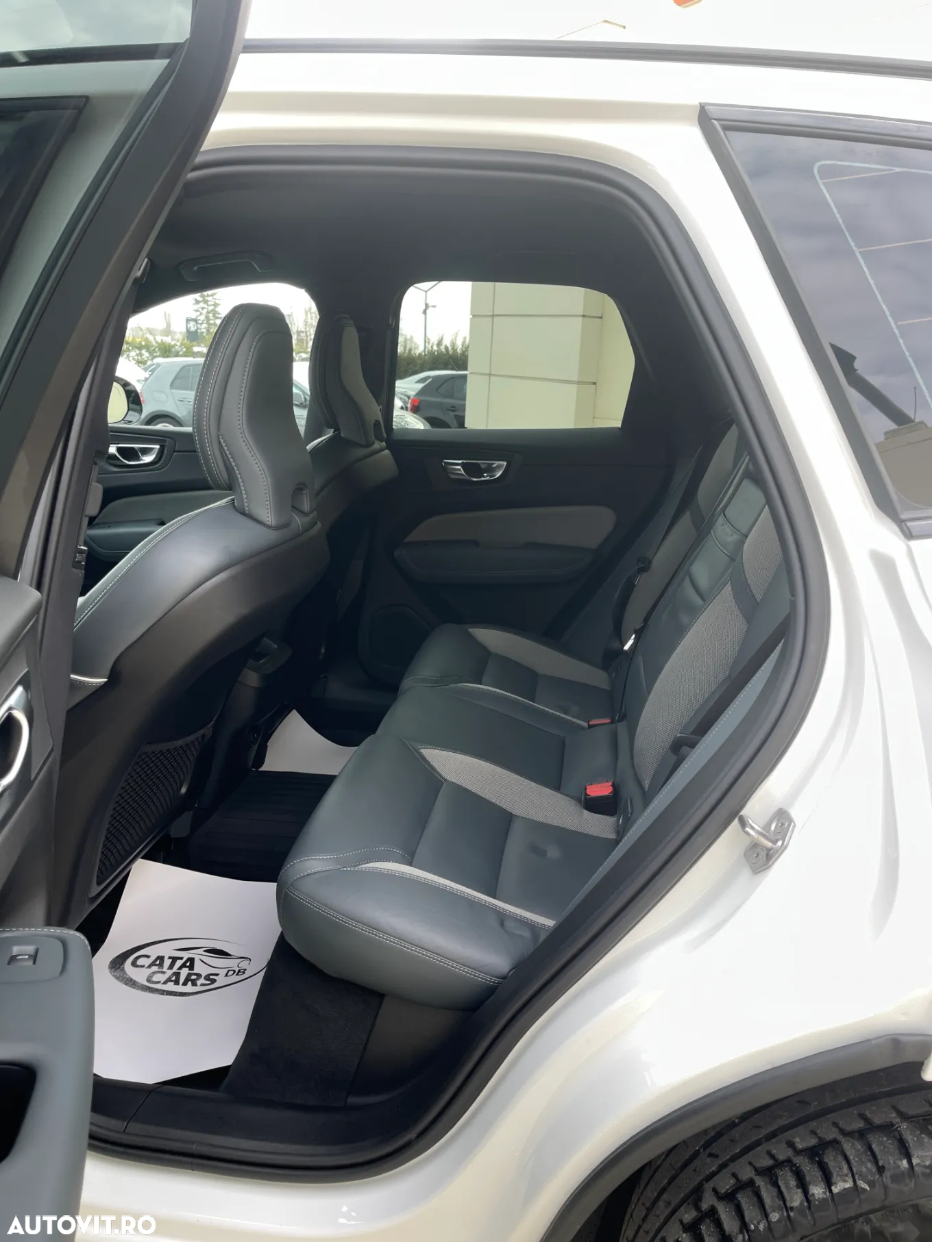 Volvo XC 60 B4 MHEV R-Design - 27