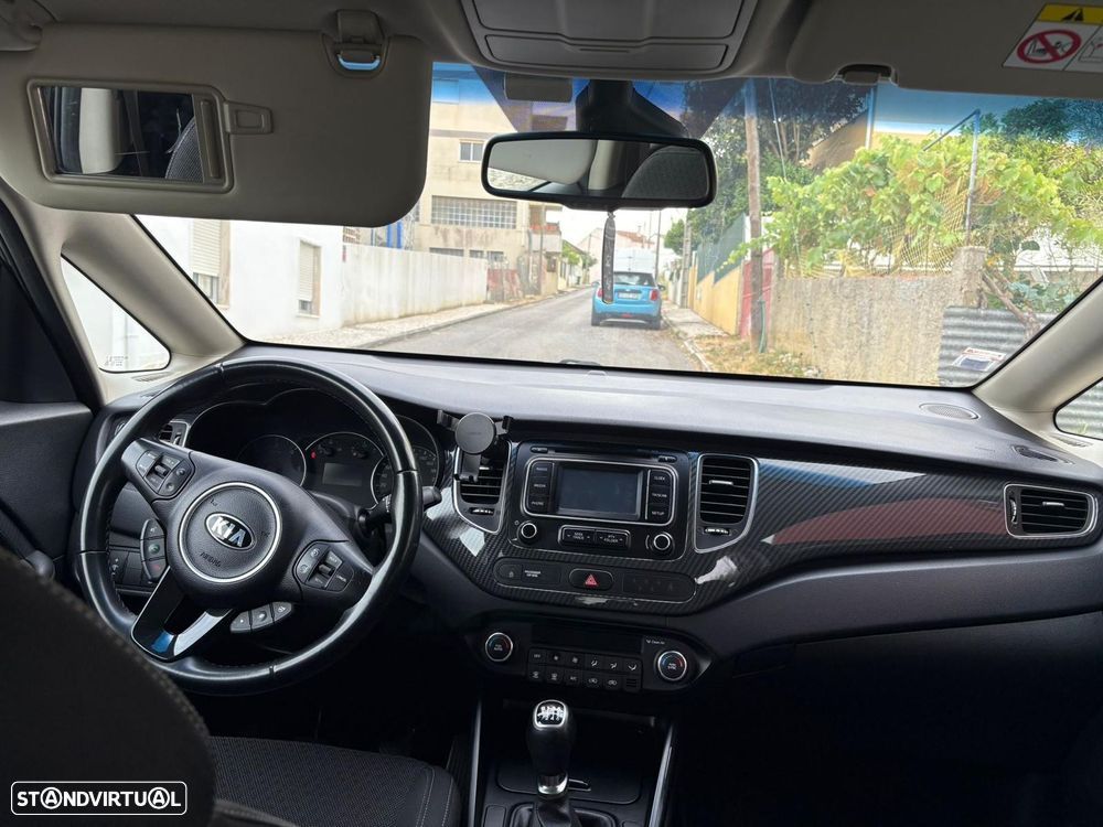 Kia Carens - 8