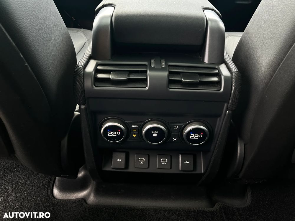 Land Rover Defender - 12