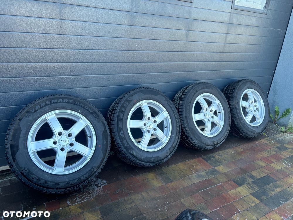 Alufelgi z Oponami 5x114.3 7Jx16 ET 38 215/70/16C 24r - 1