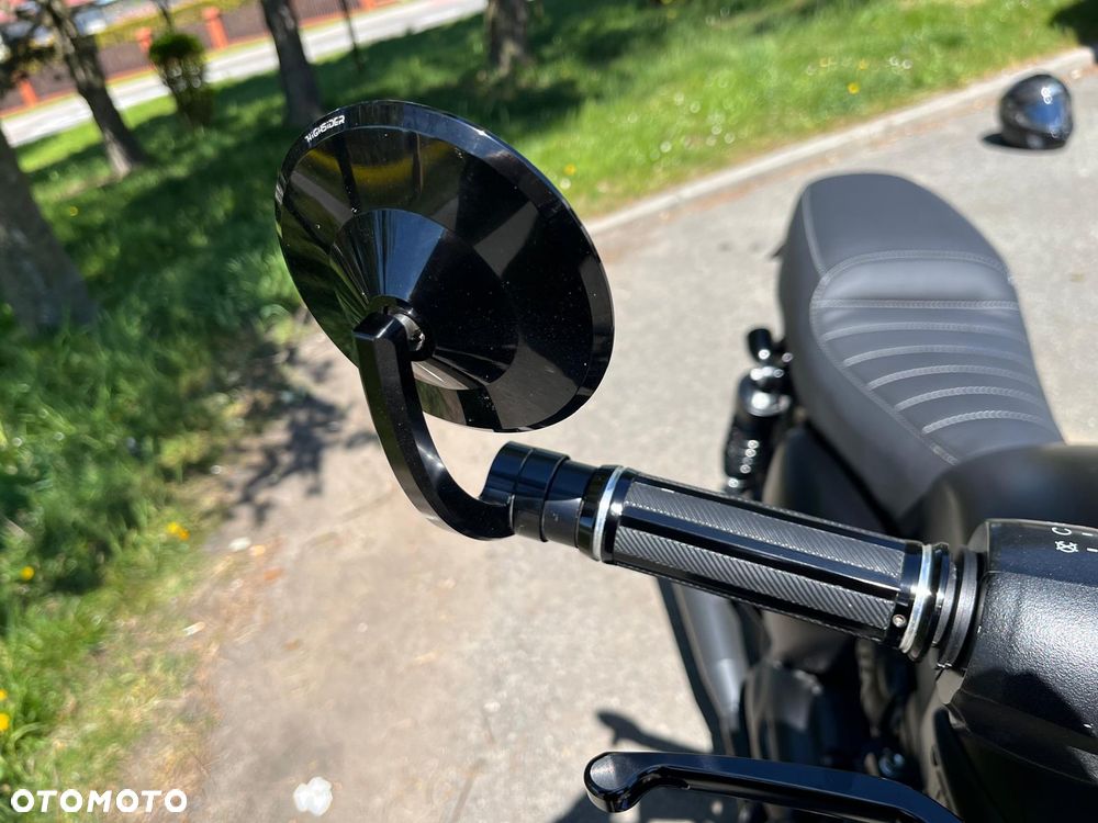 Triumph Bonneville - 10