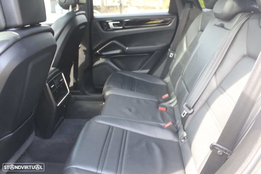 Porsche Cayenne Coupé Tiptronic S Platinum Edition - 47