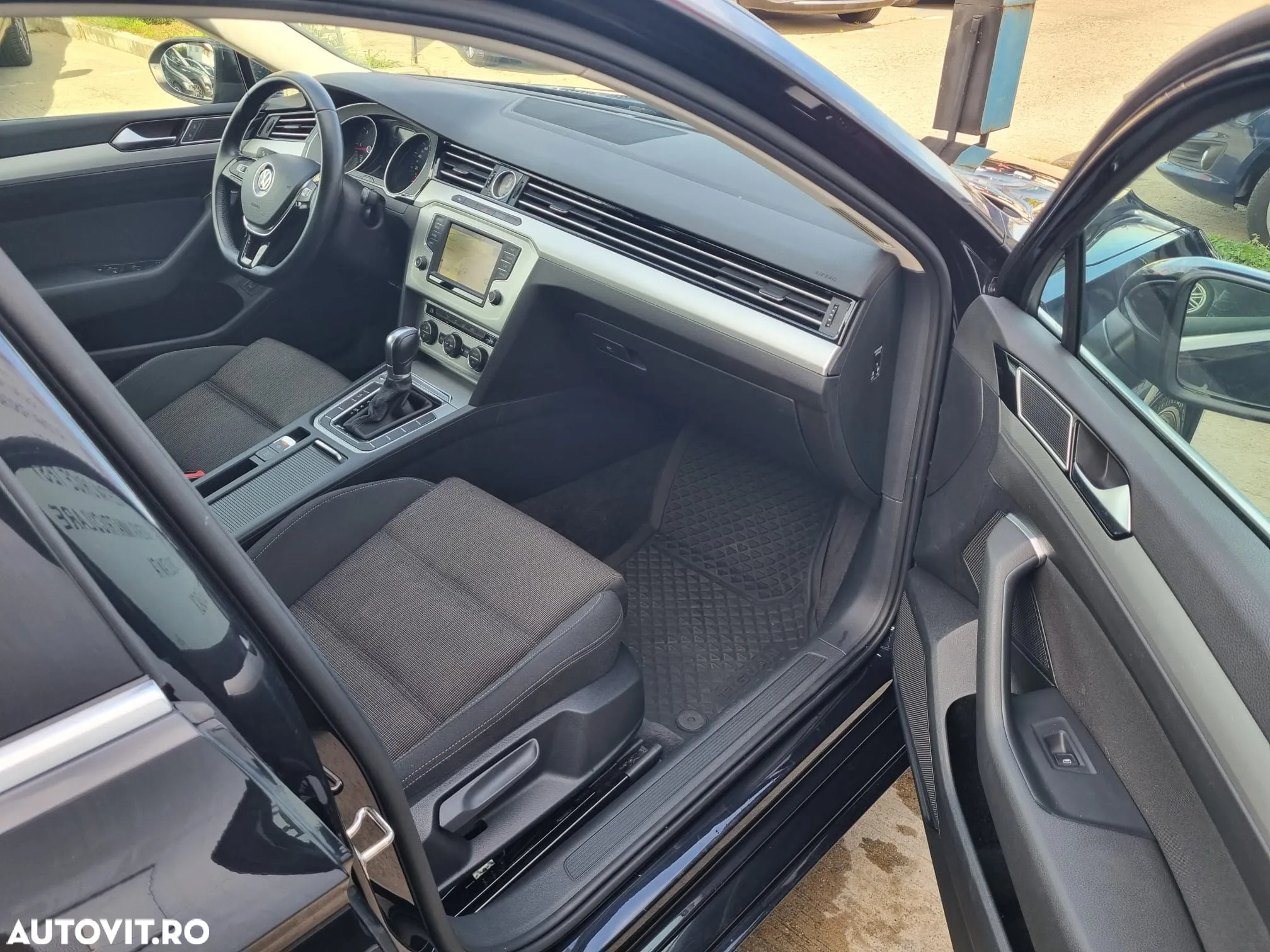 Volkswagen Passat Variant 1.6 TDI (BlueMotion Technology) DSG Comfortline - 11