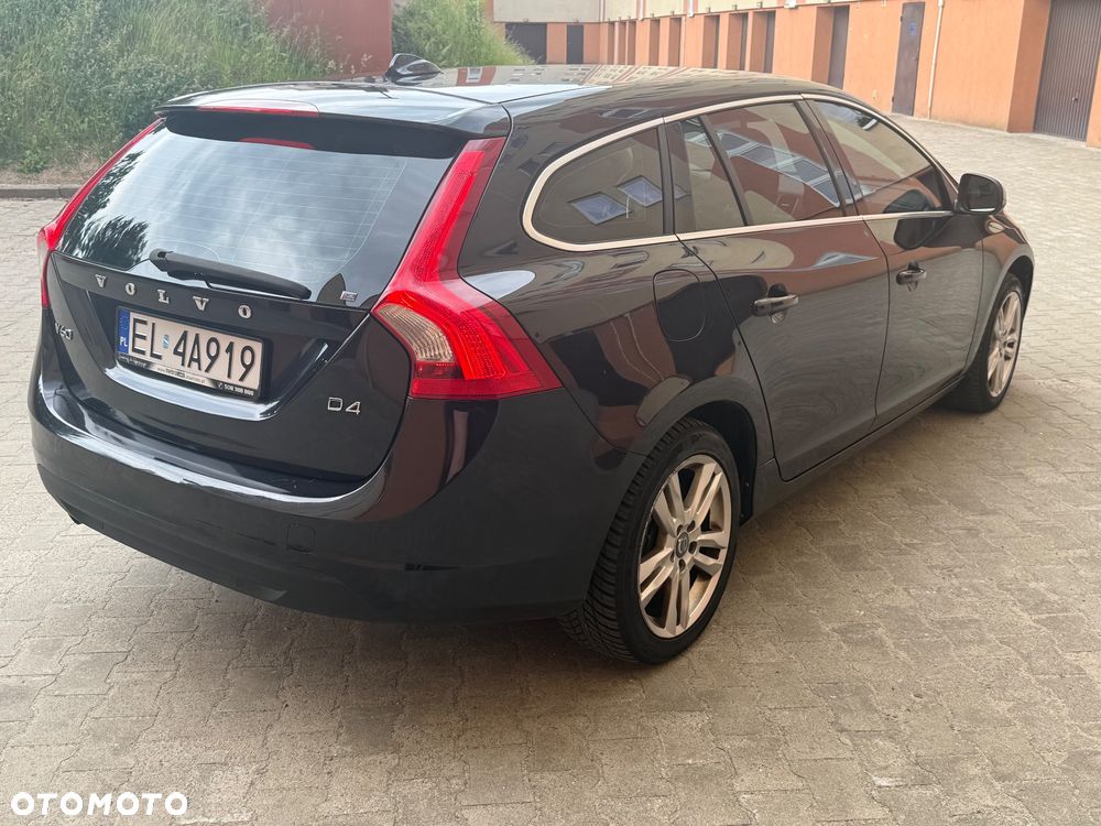 Volvo V60 D4 Momentum - 4