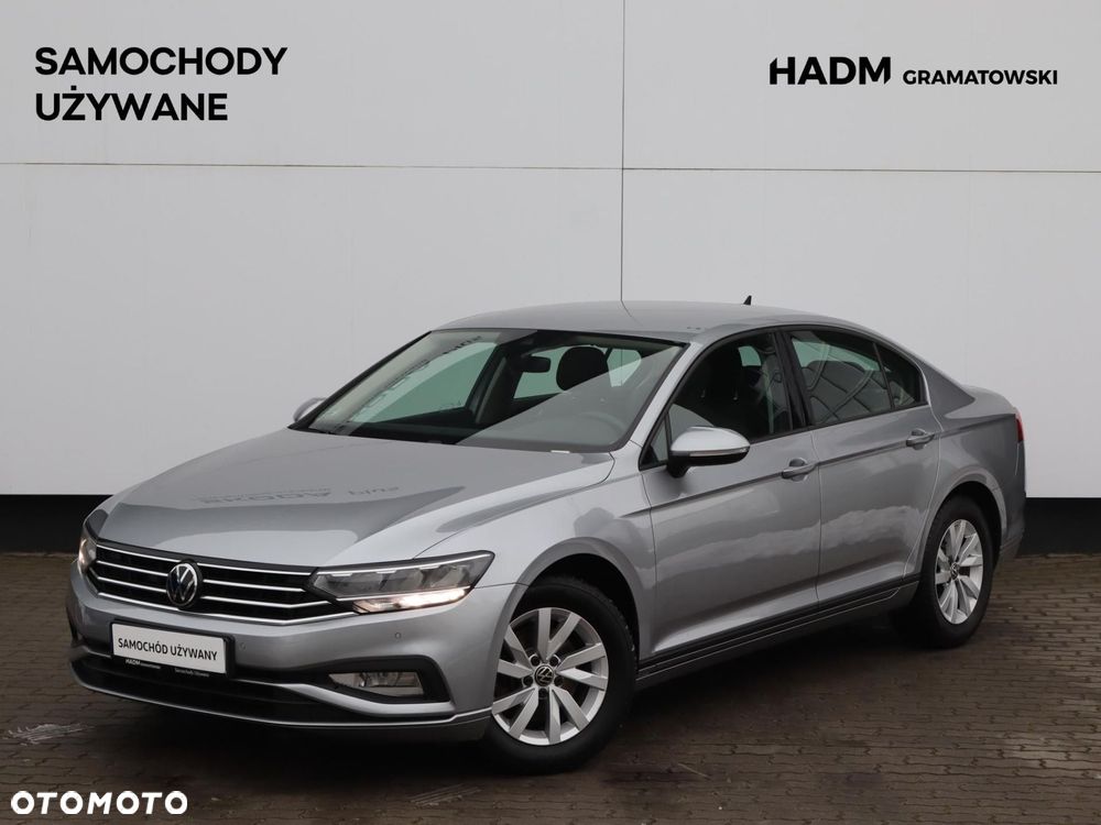 Volkswagen Passat - 1