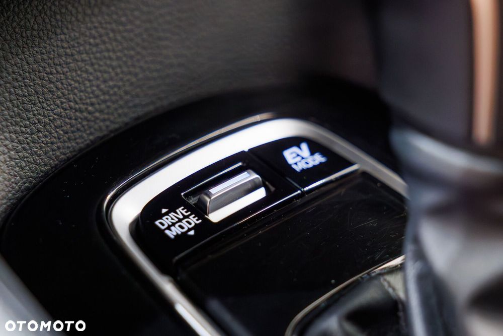Toyota Corolla 1.8 Hybrid Comfort - 32