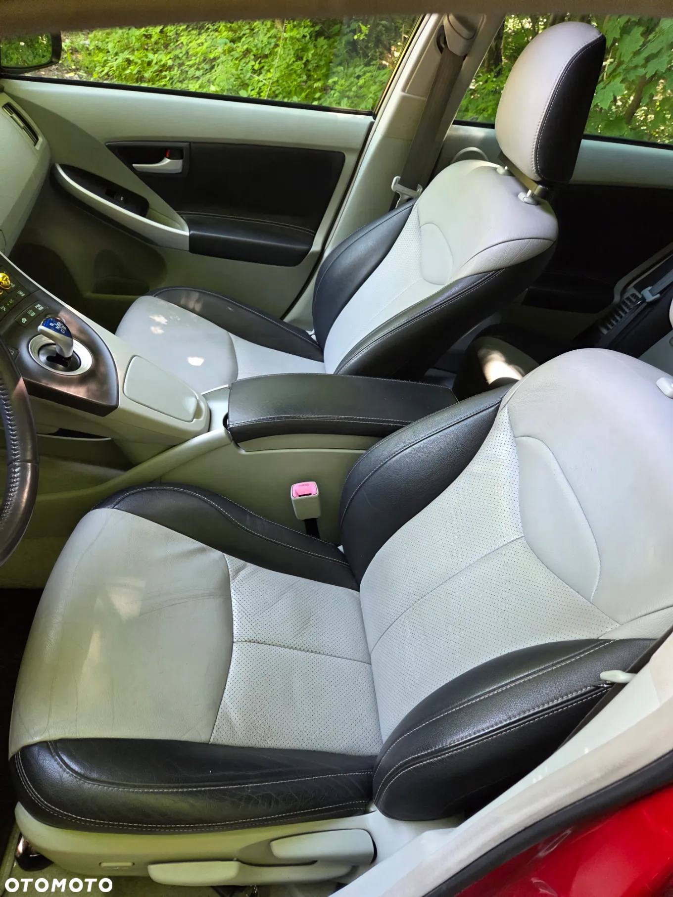 Toyota Prius (Hybrid) Executive - 12