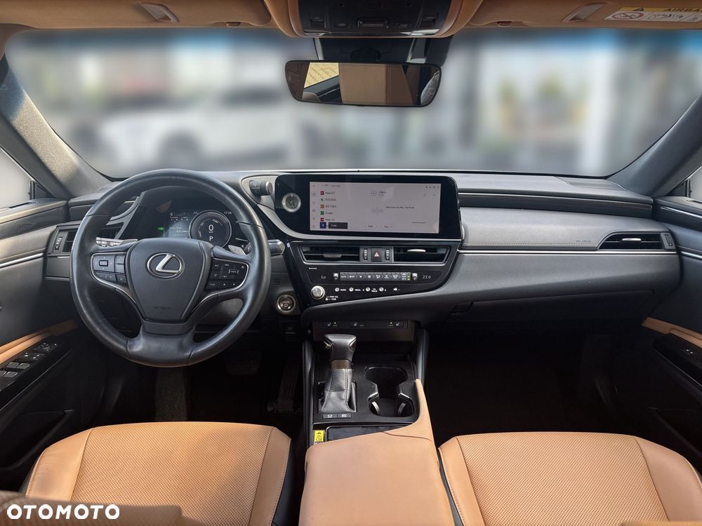 Lexus ES 300h Business Edition - 4
