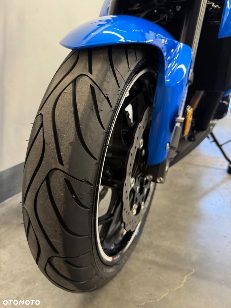 Suzuki GSX - 19