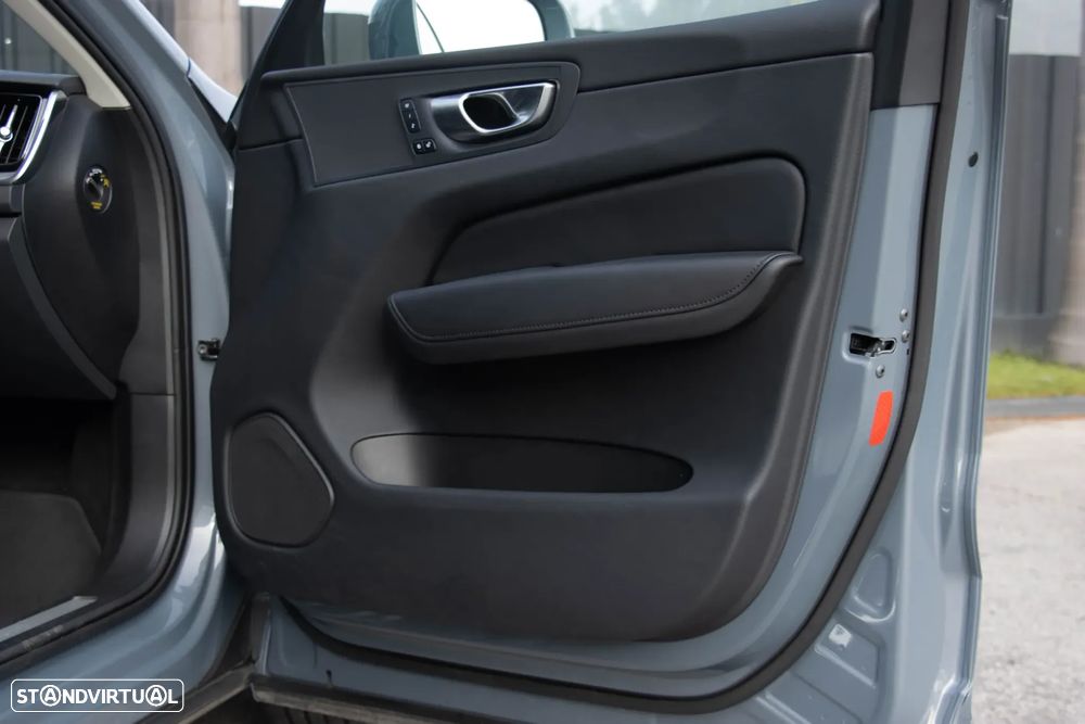 Volvo XC 60 2.0 T6 PHEV Inscription AWD - 32