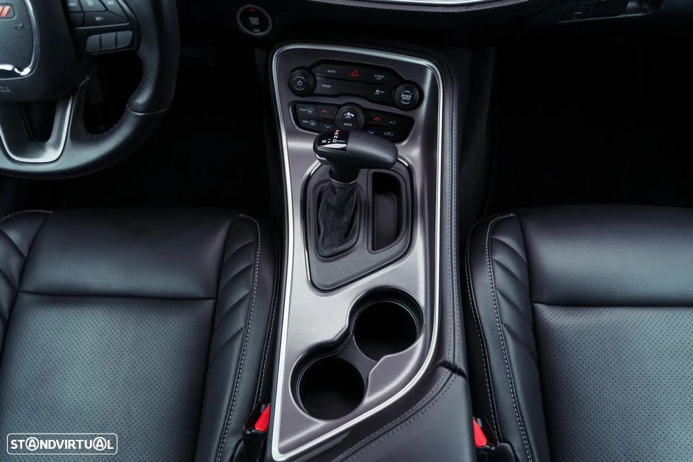 Dodge Challenger - 11